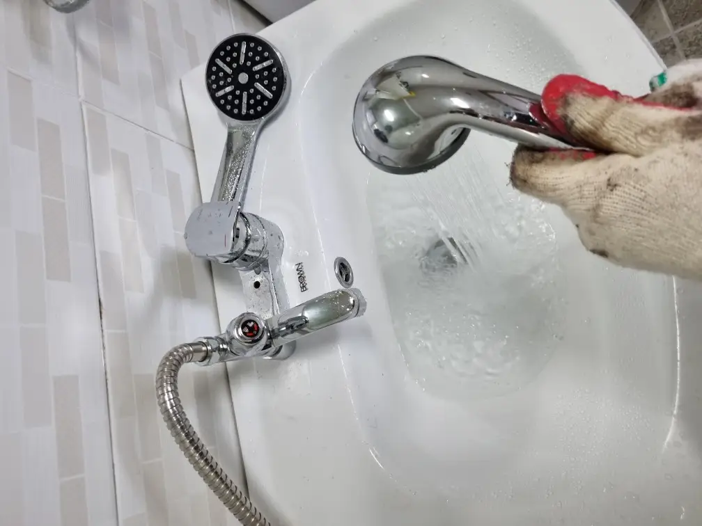 사워겸용 수전교체 8